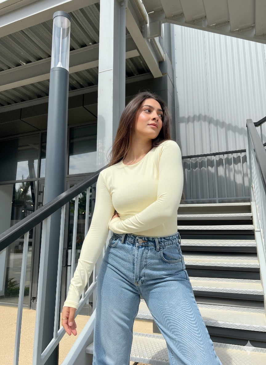 BUTTER YELLOW LONG-SLEEVE CREWNECK BASIC TOP