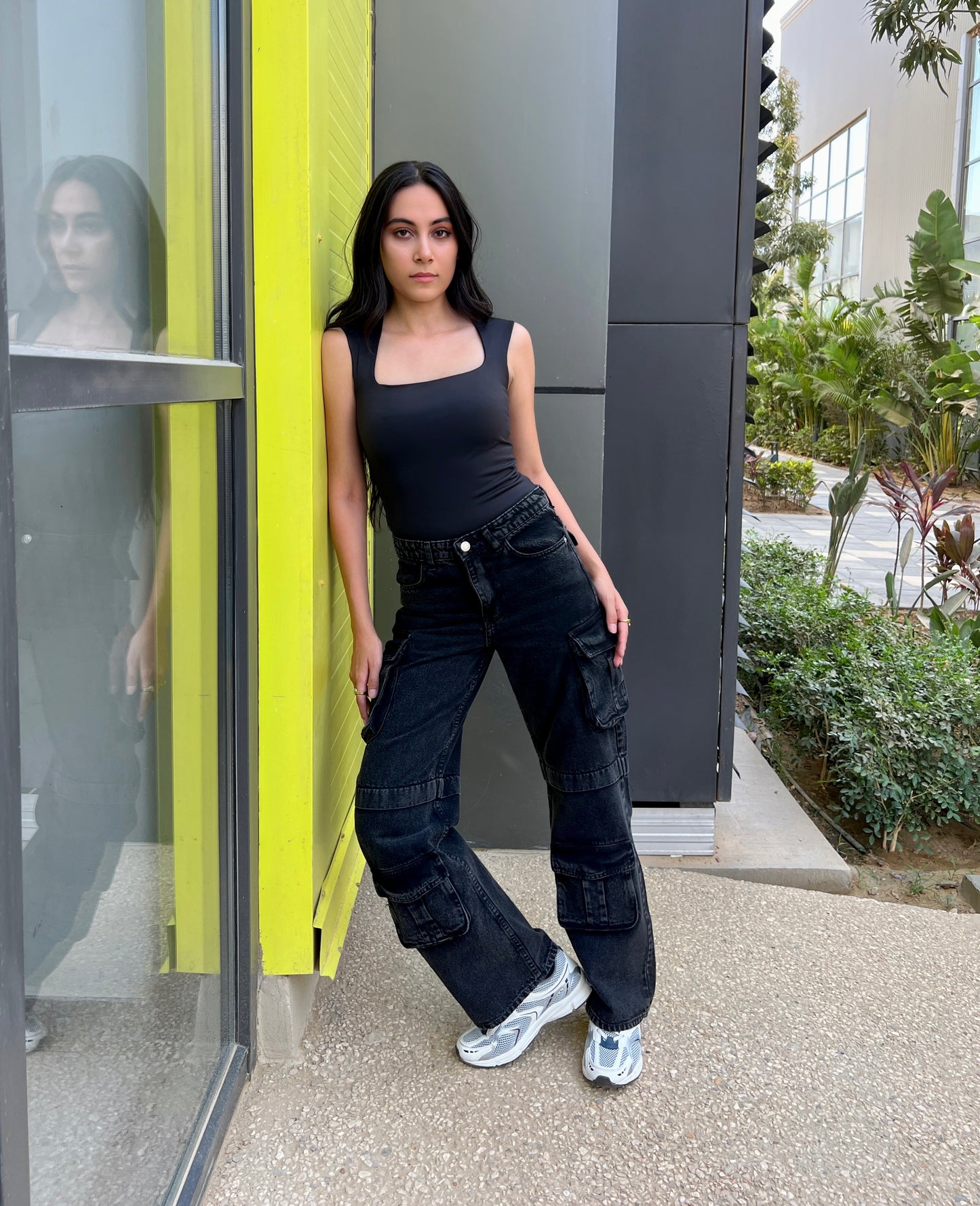 BLACK SQUARE NECK BASIC TOP