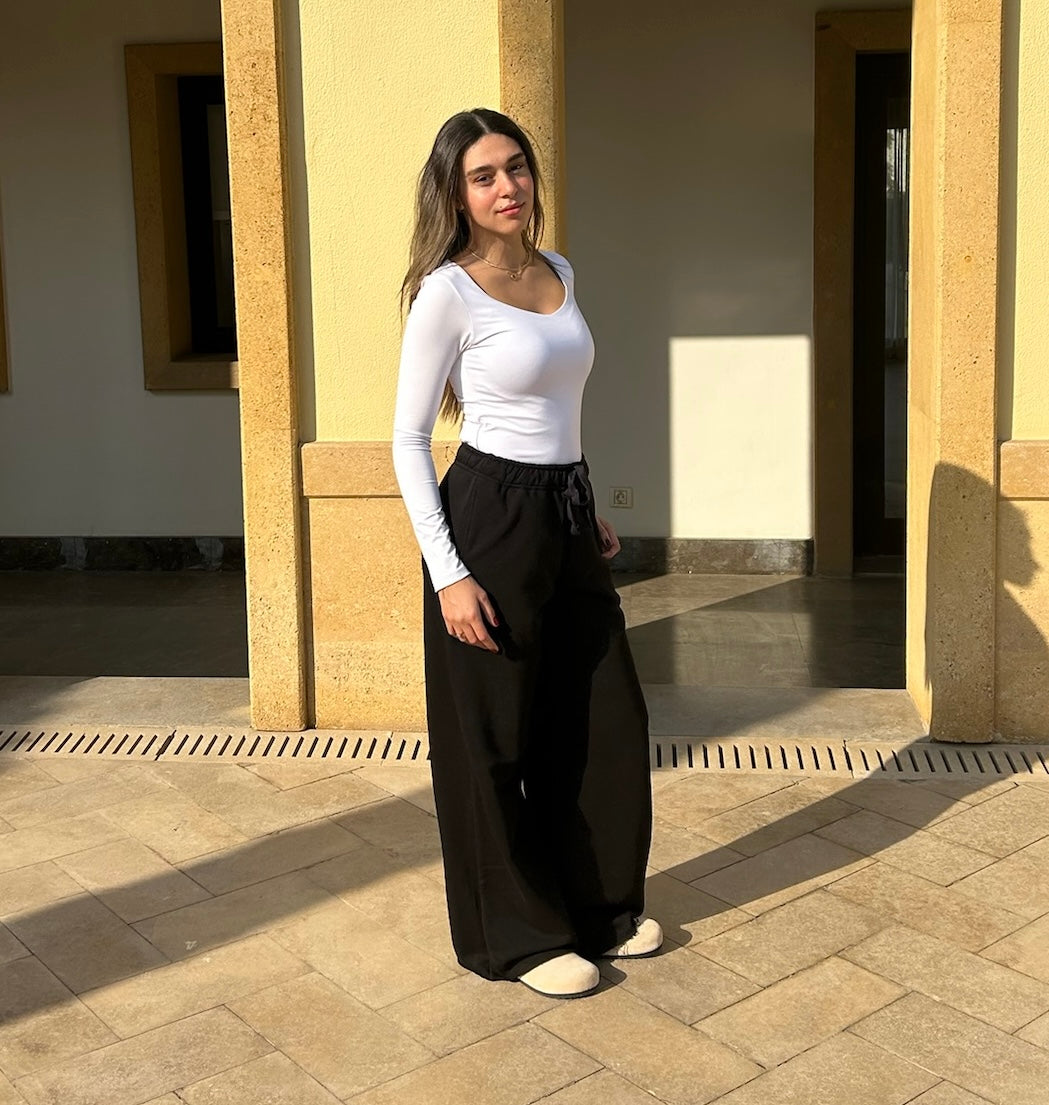 WHITE SQUARE NECK LONG-SLEEVE BASIC TOP