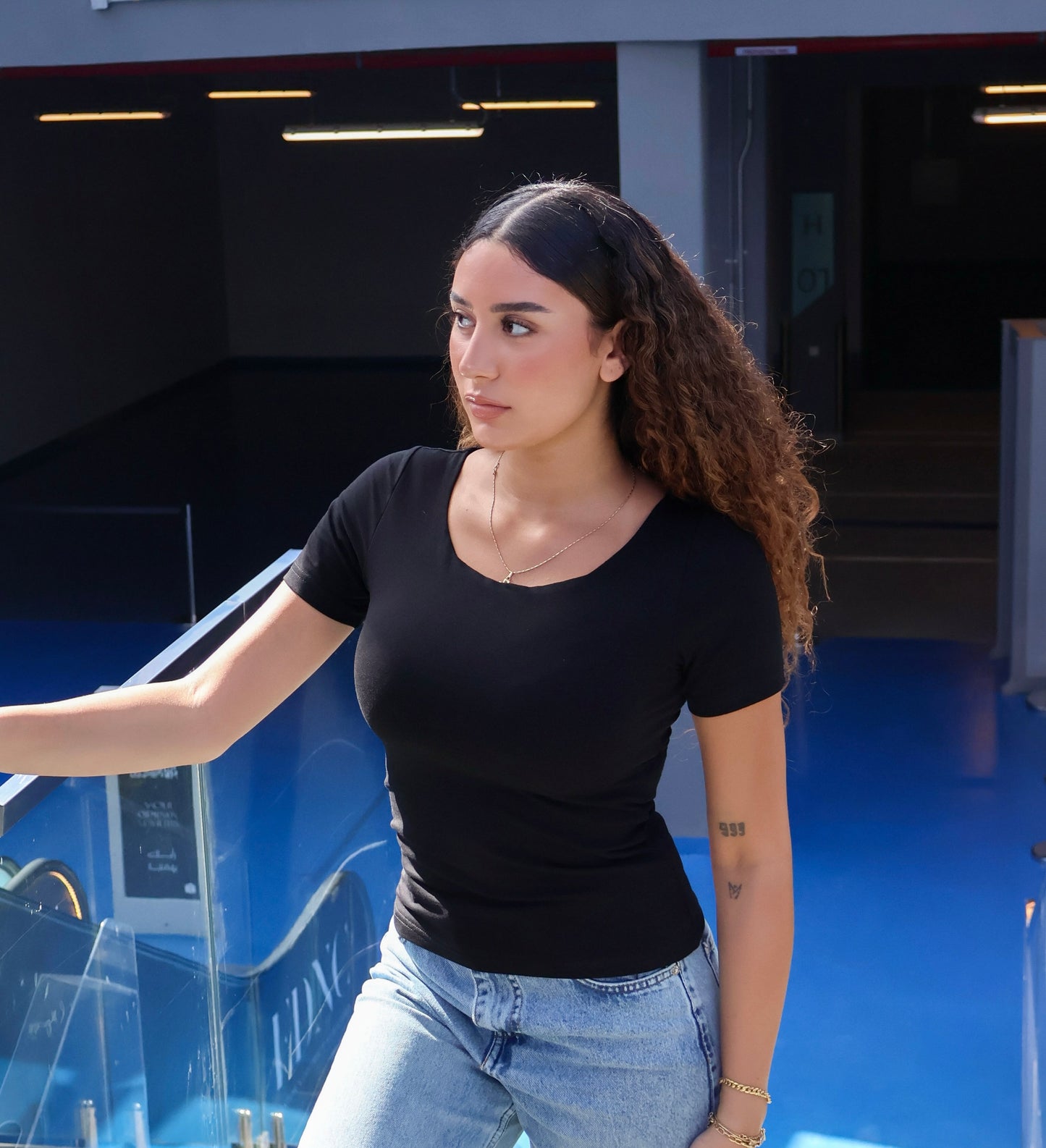 BLACK COTTON ROUND-NECK TOP