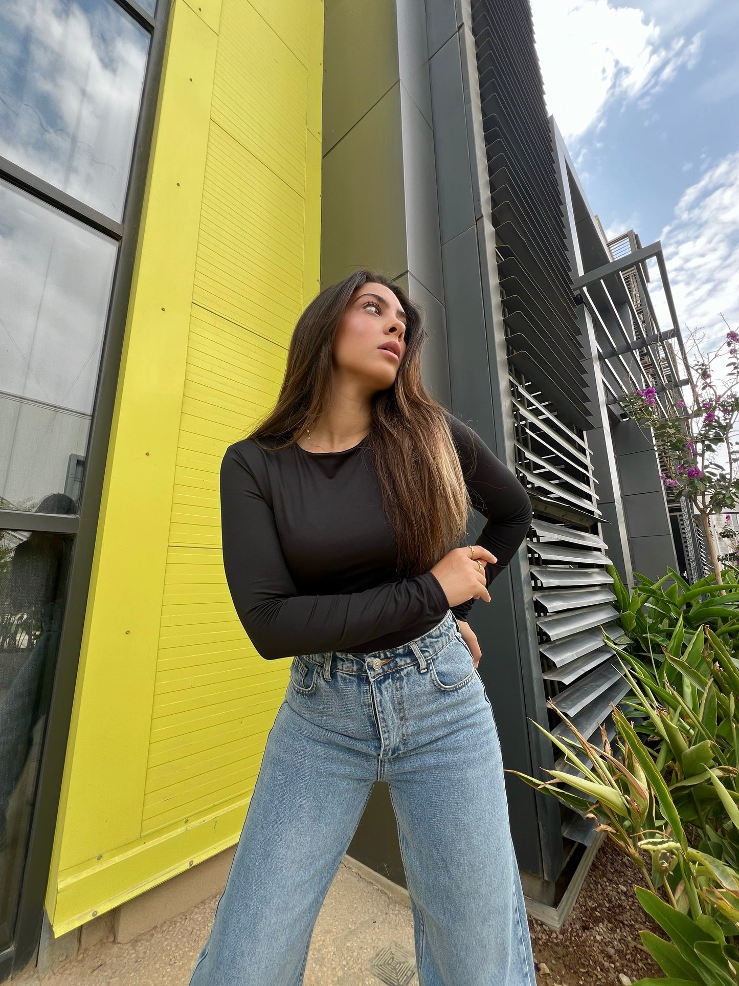 BLACK LONG-SLEEVE CREWNECK BASIC TOP