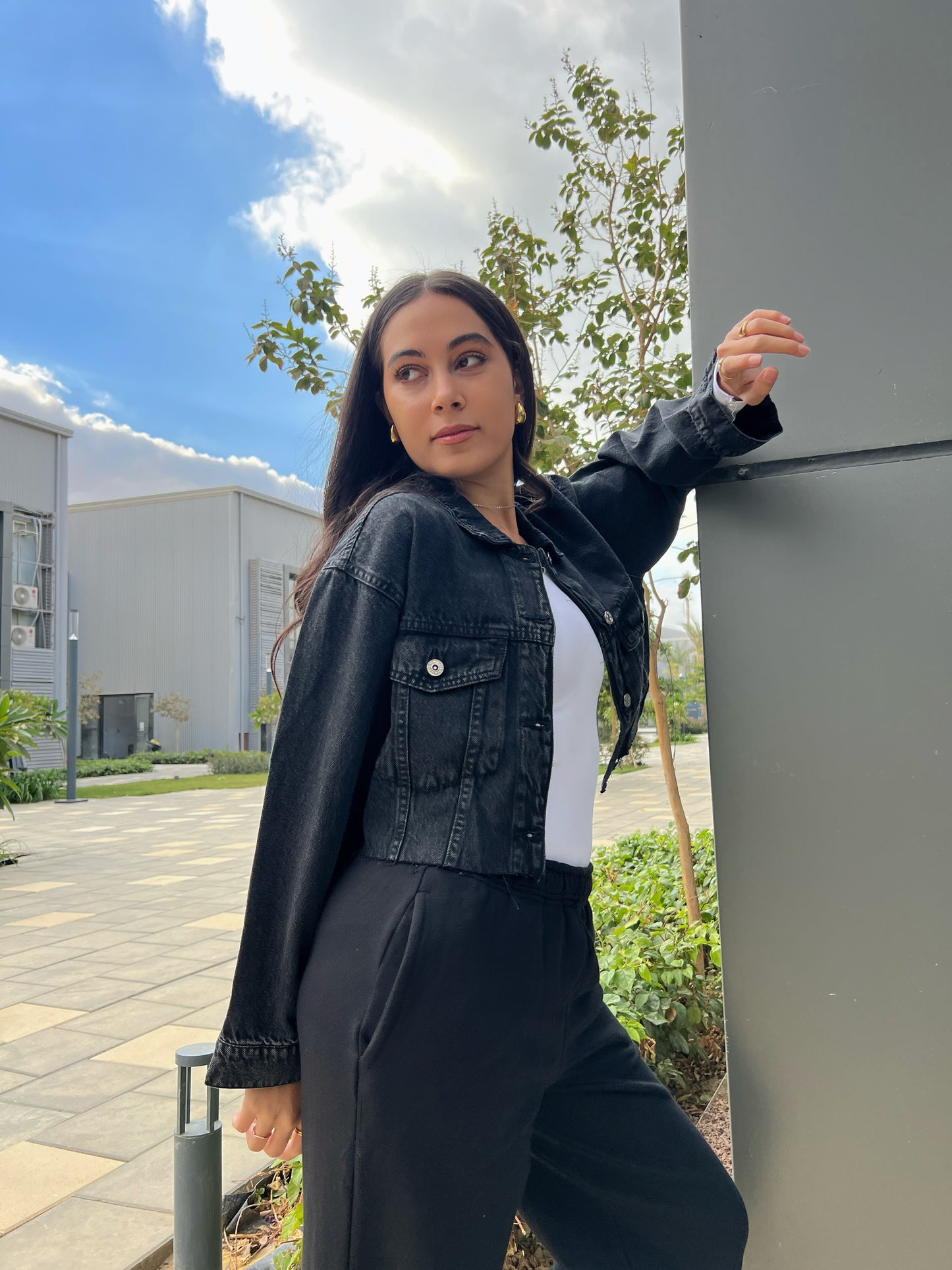 BLACK CROPPED DENIM JACKET