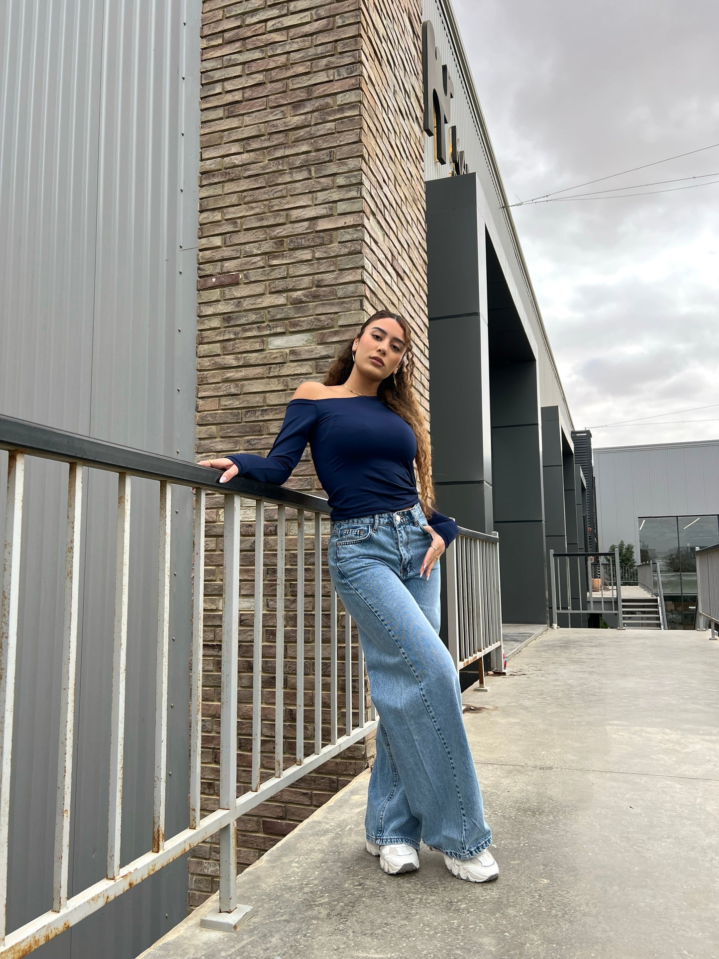 NAVY BLUE ONE-SHOULDER BASIC TOP