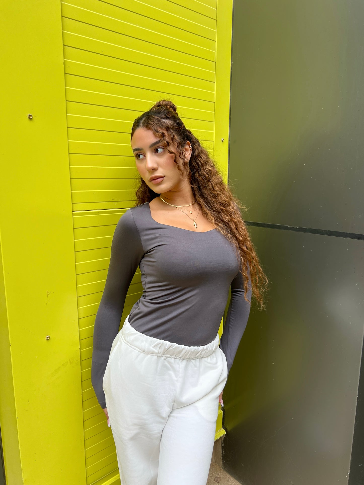 GRAY SQUARE NECK LONG-SLEEVE BASIC TOP