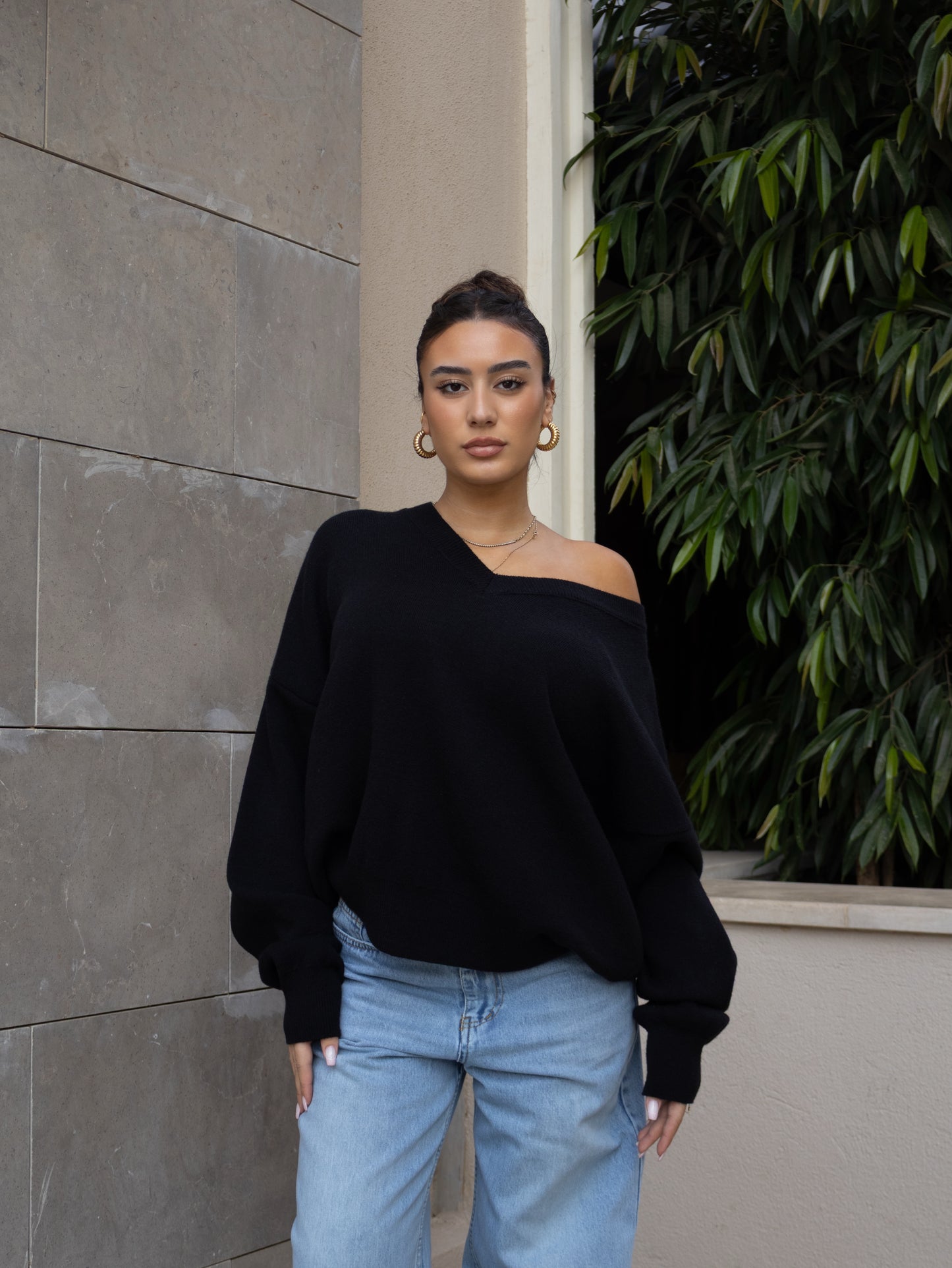 BLACK OVERSIZED V-NECK SWEATER