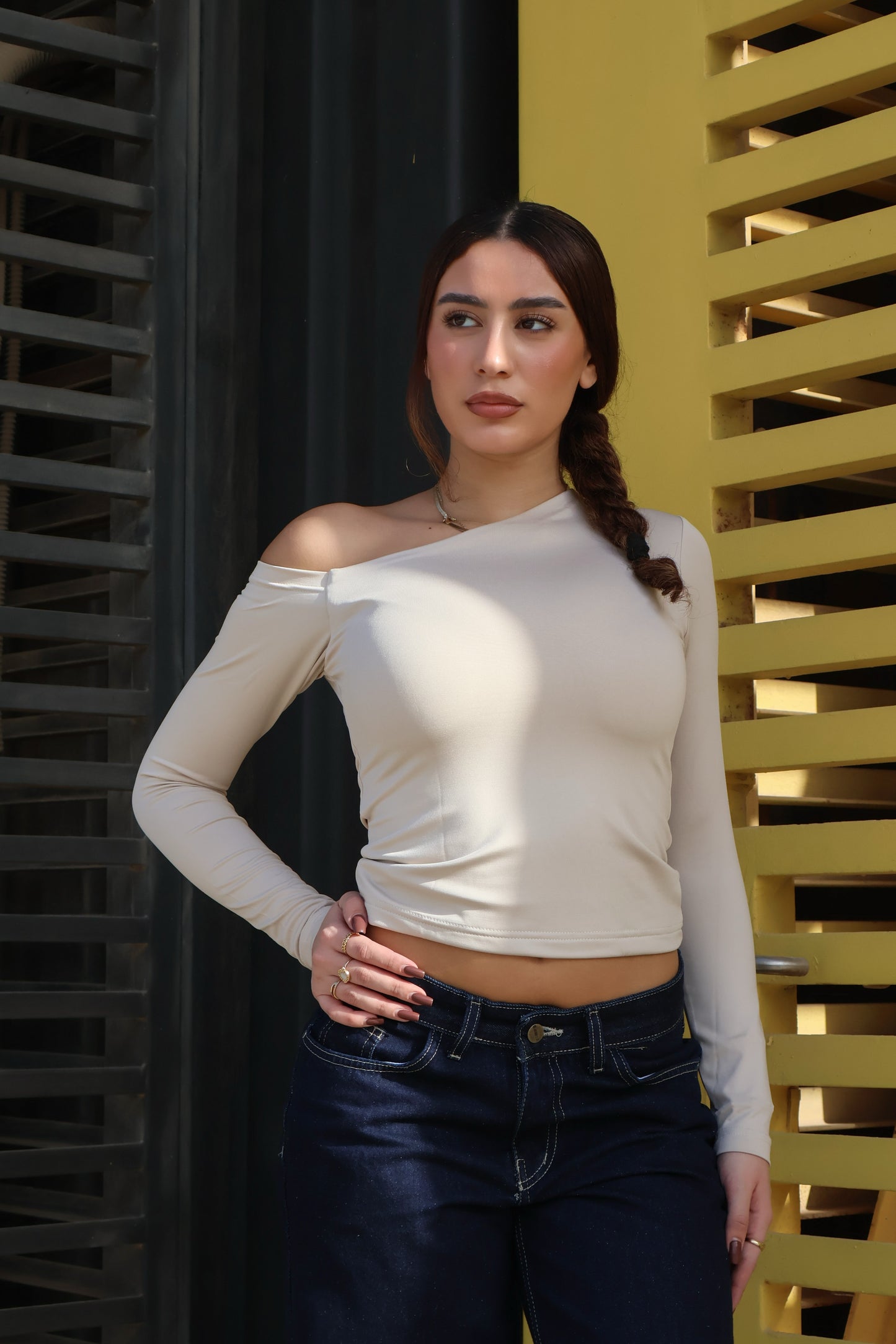 BEIGE ONE-SHOULDER BASIC TOP