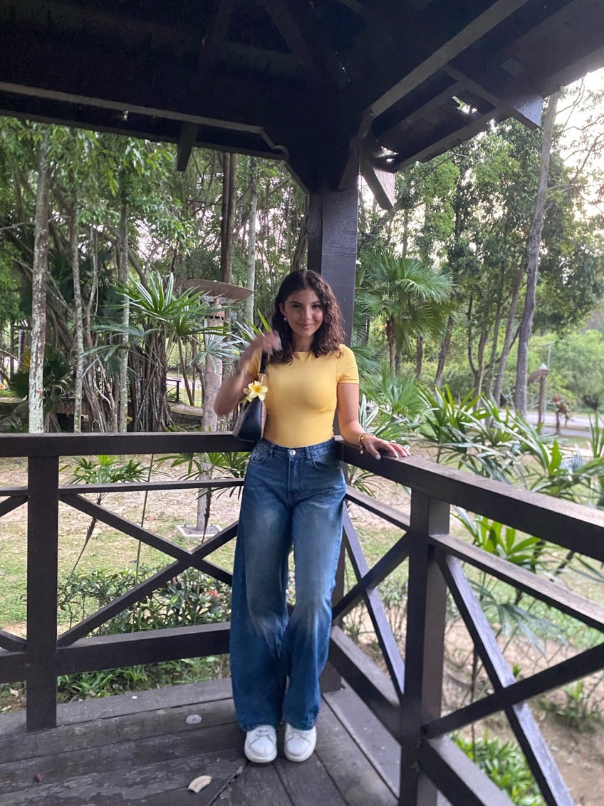 YELLOW SHORT SLEEVED BASIC TOP