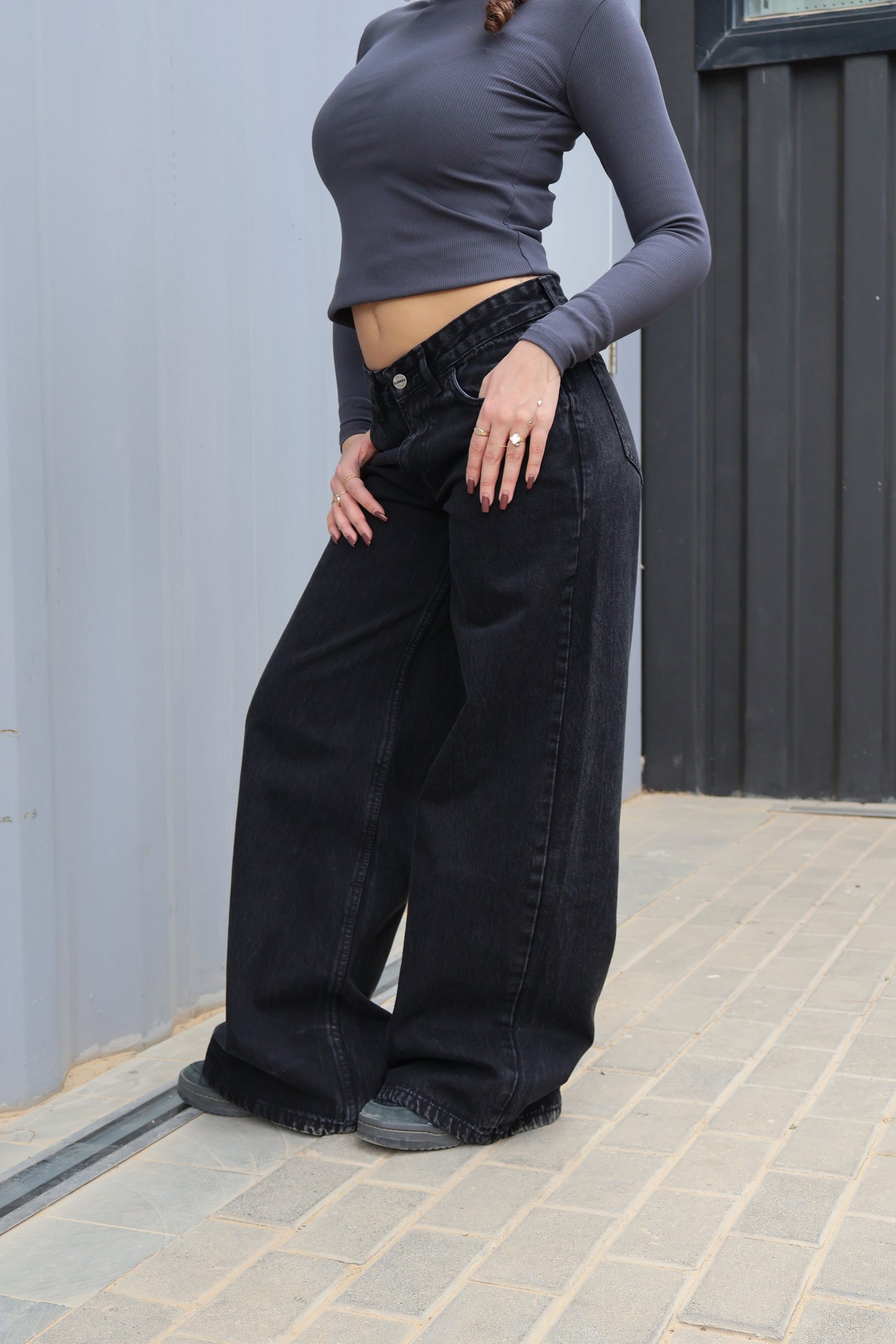 BLACK LOW-WAIST WIDE LEG DENIM