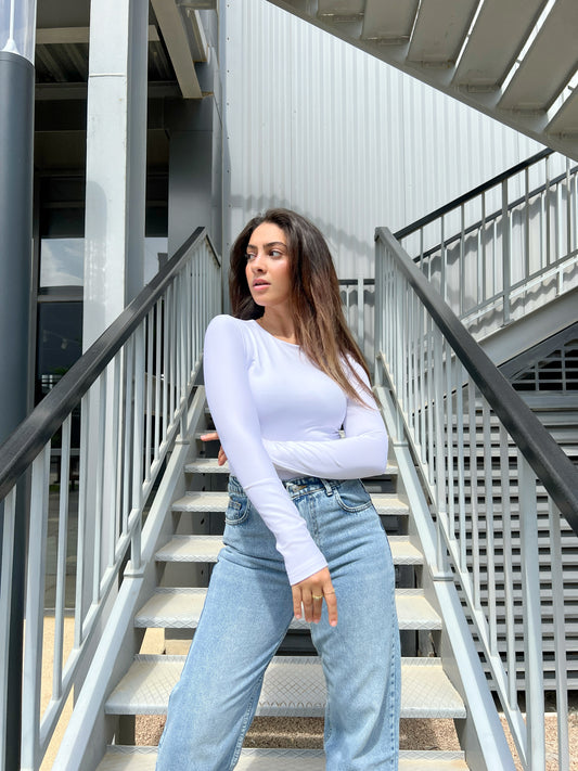 WHITE LONG-SLEEVE CREWNECK BASIC TOP