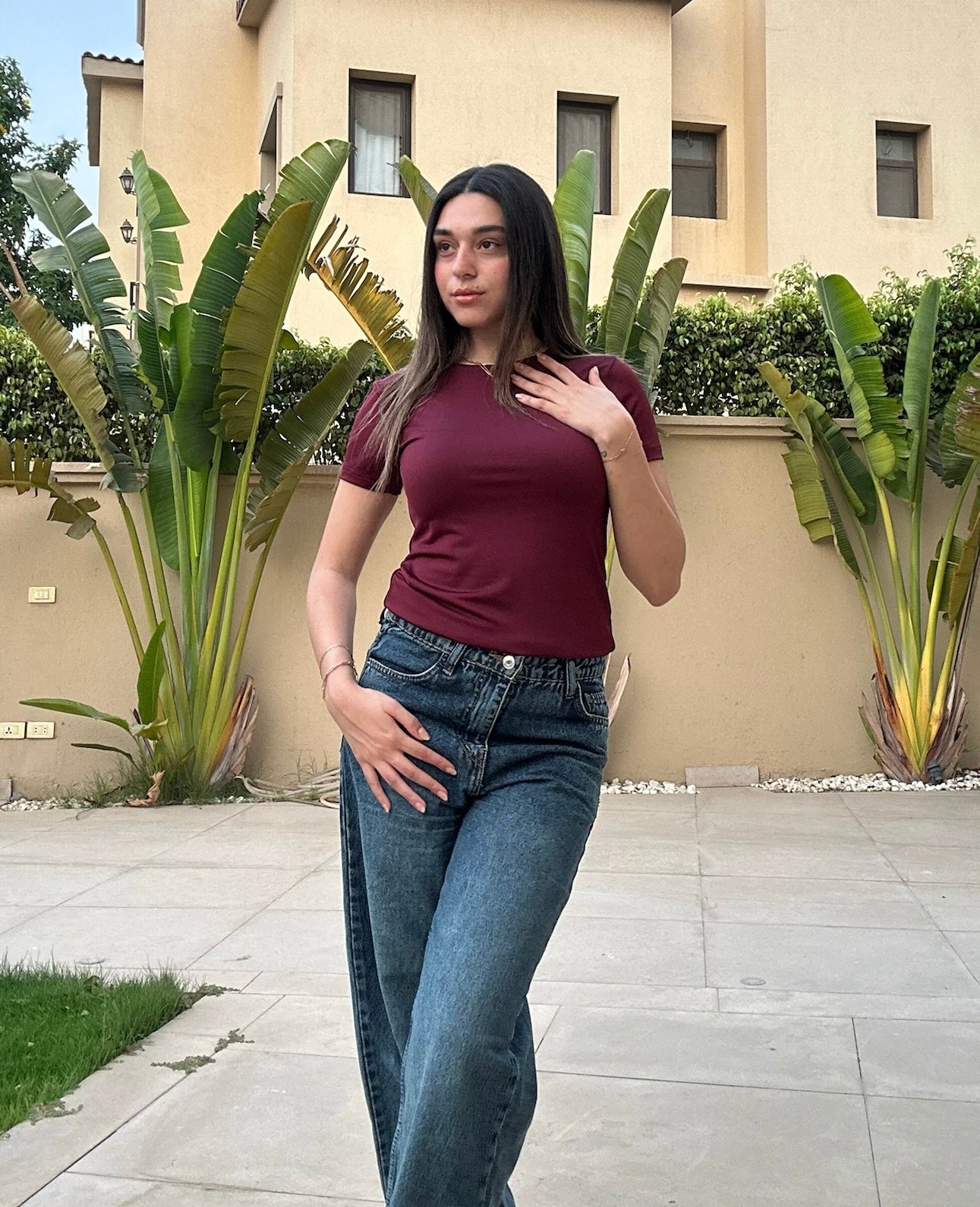 BURGUNDY-SHORT SLEEVED BASIC TOP