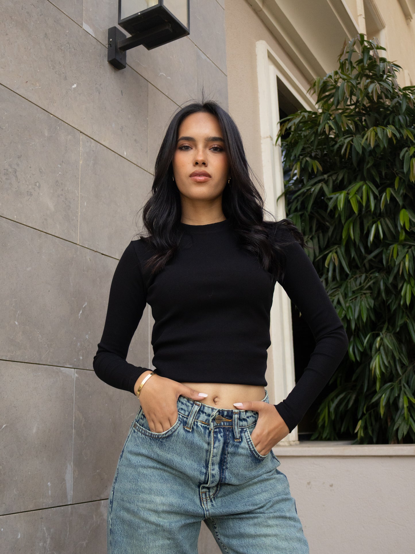 BLACK RIBBED COTTON CREWNECK BASIC TOP