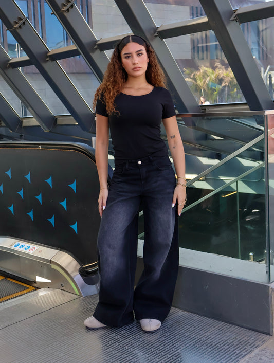 MID-RISE BLACK WIDE-LEG DENIM