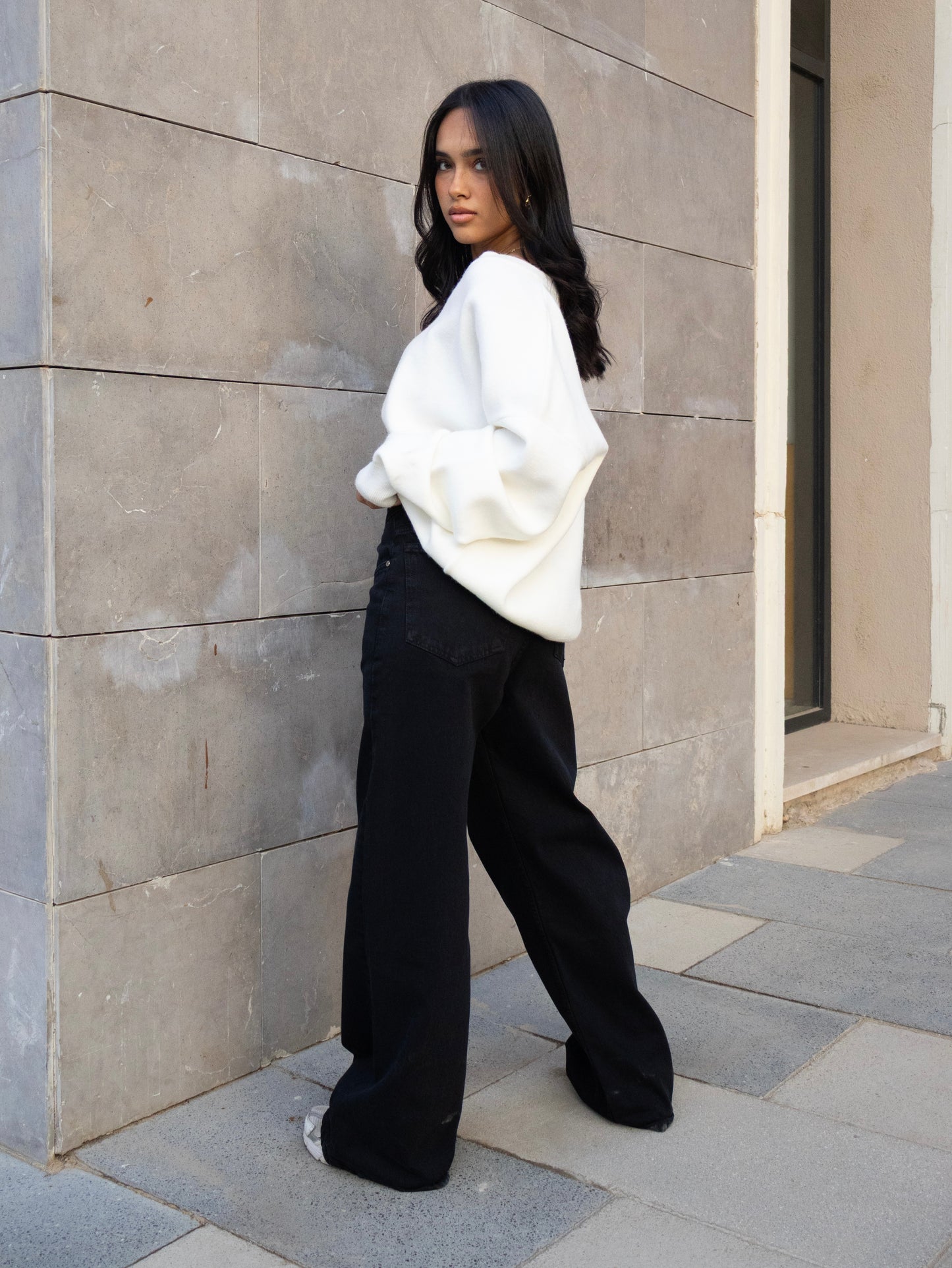 BLACK MID-RISE BAGGY DENIM