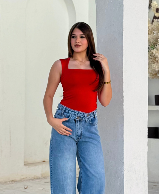 RED SQUARE NECK BASIC TOP