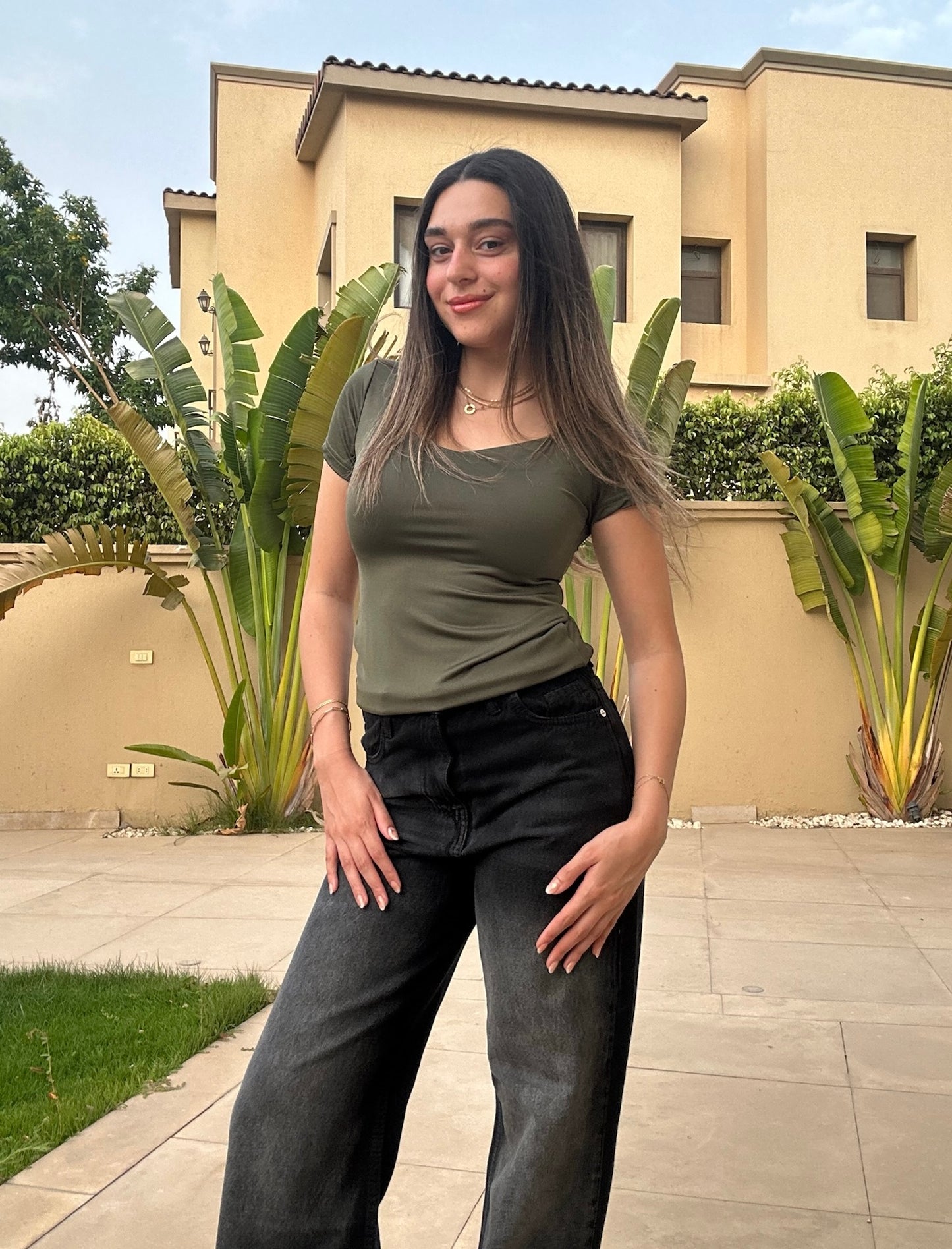 OLIVE-SQUARE NECK SHORT SLEEVED BASIC TOP
