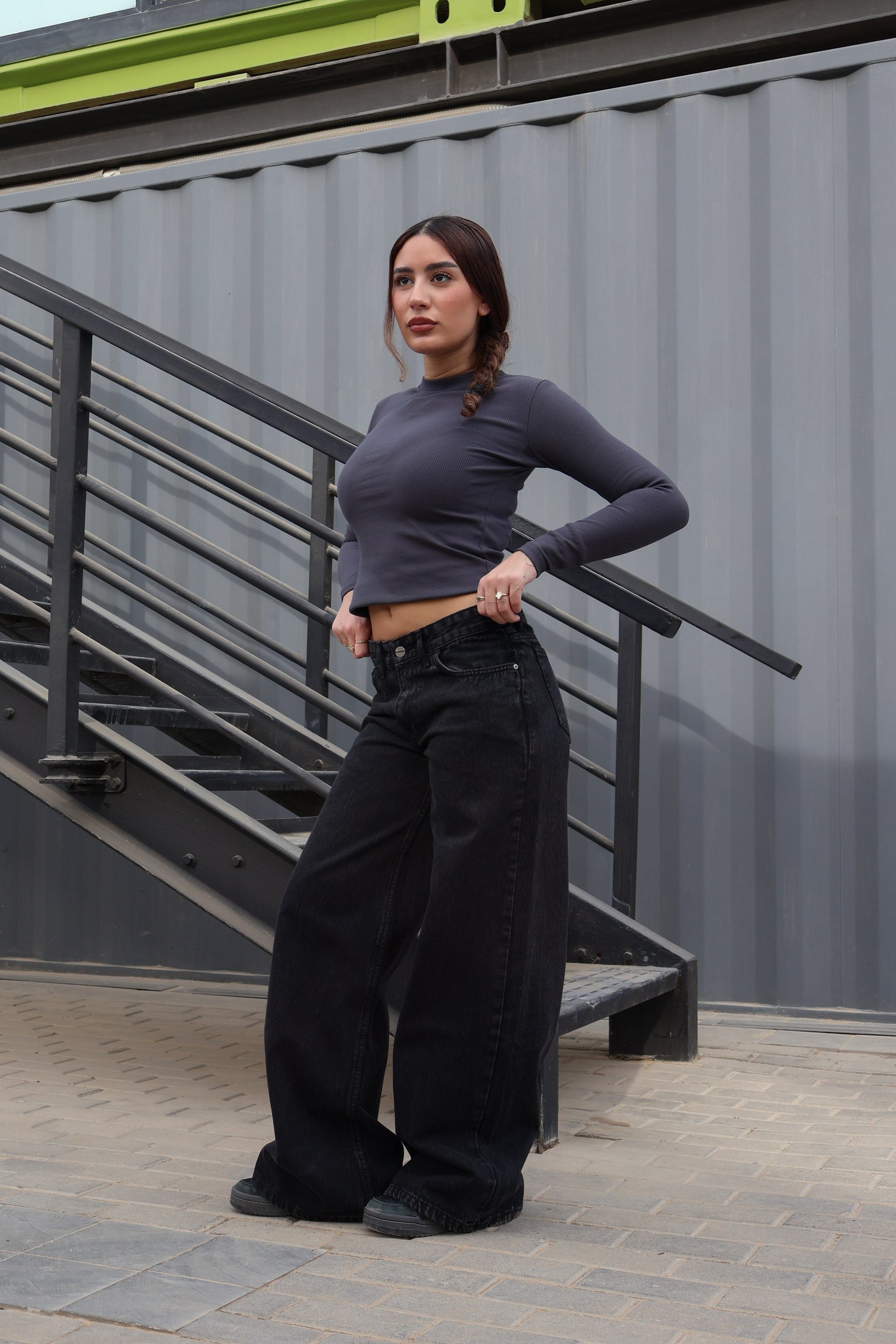 BLACK LOW-WAIST WIDE LEG DENIM