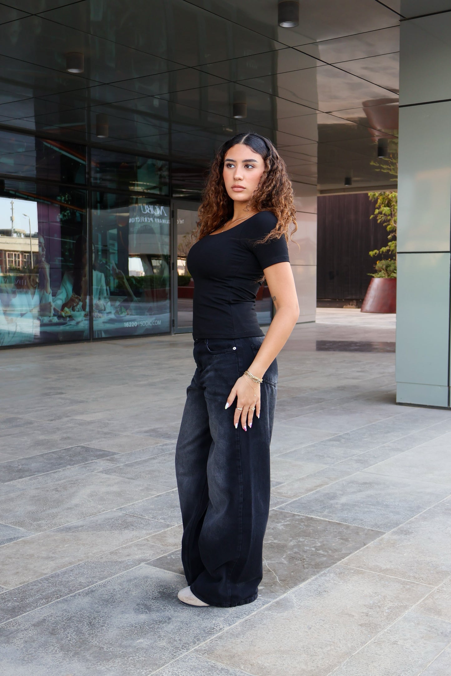 MID-RISE BLACK WIDE-LEG DENIM