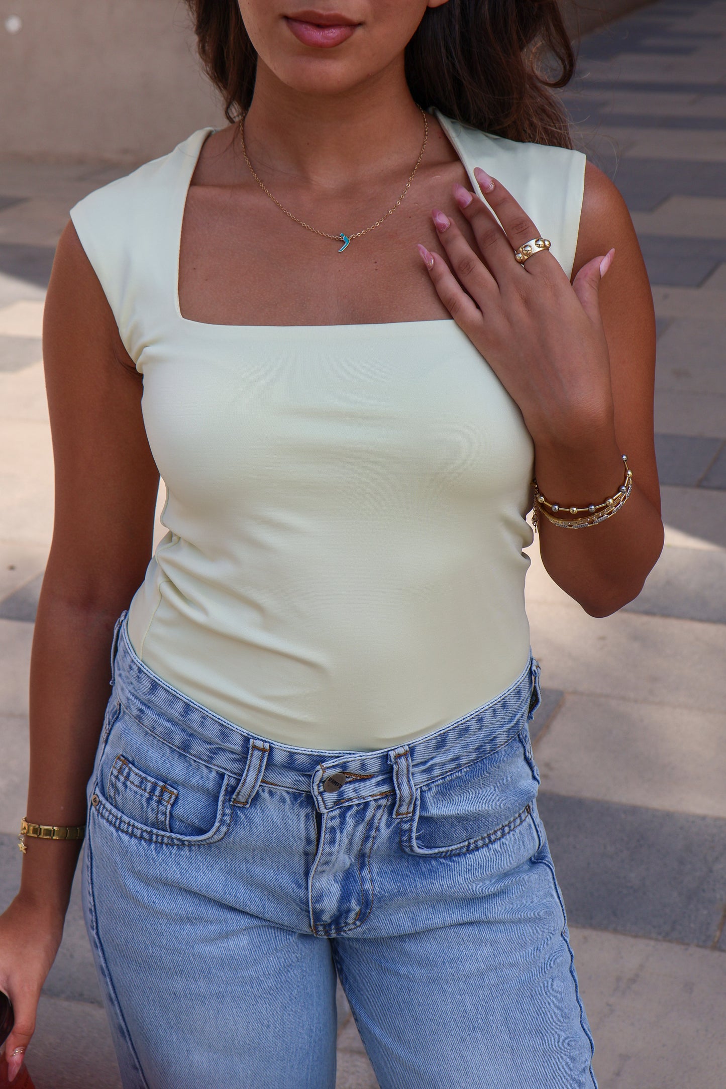 BUTTER YELLOW SQUARE NECK BASIC TOP