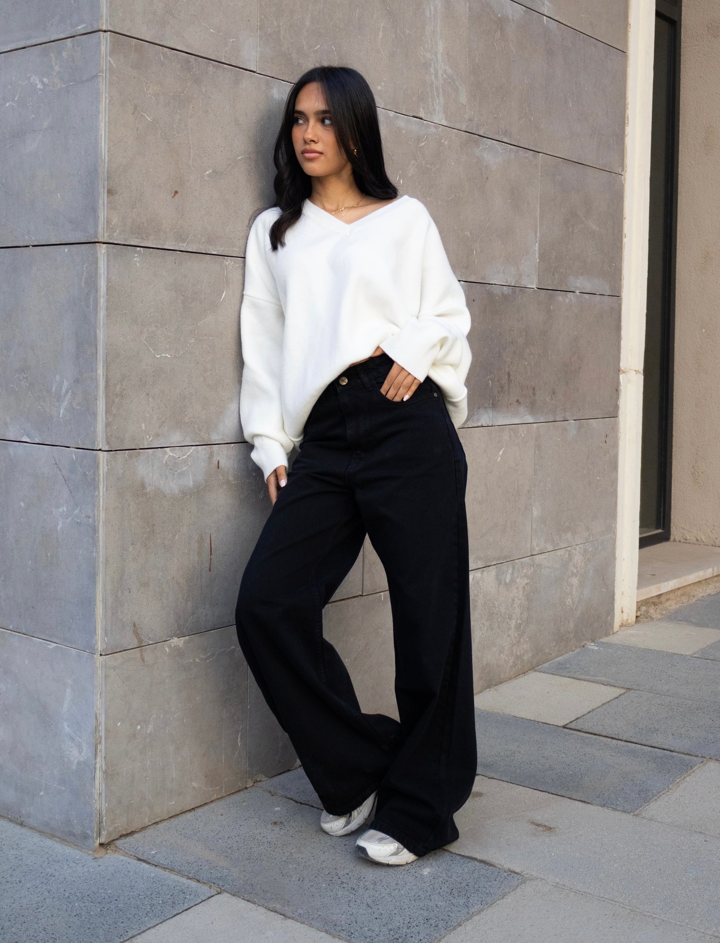 BLACK MID-RISE BAGGY DENIM
