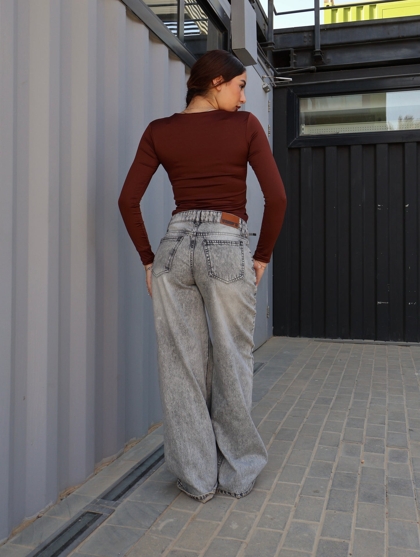 GRAY LOW-WAIST WIDE LEG DENIM