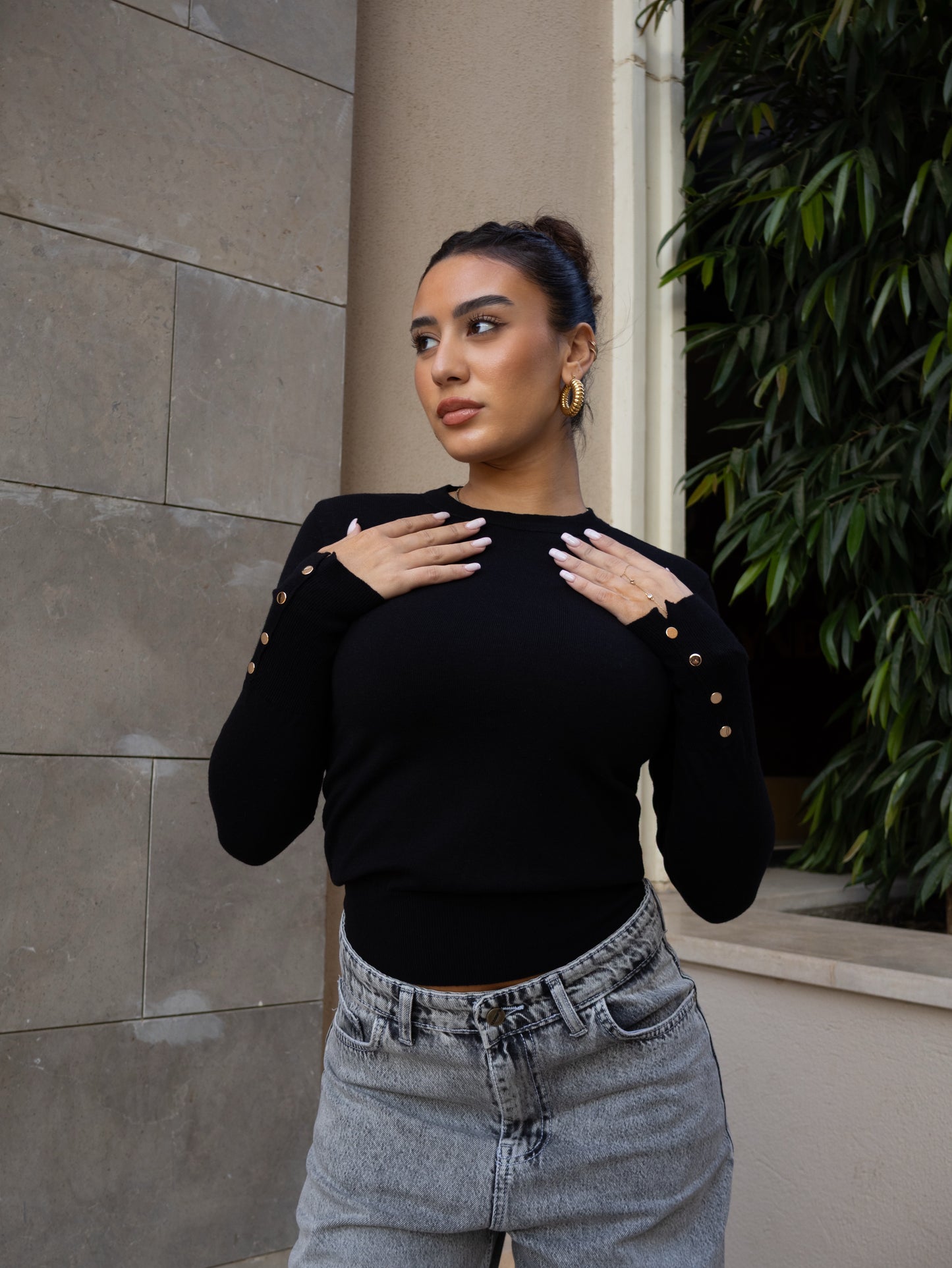 BLACK CREWNECK KNIT TOP