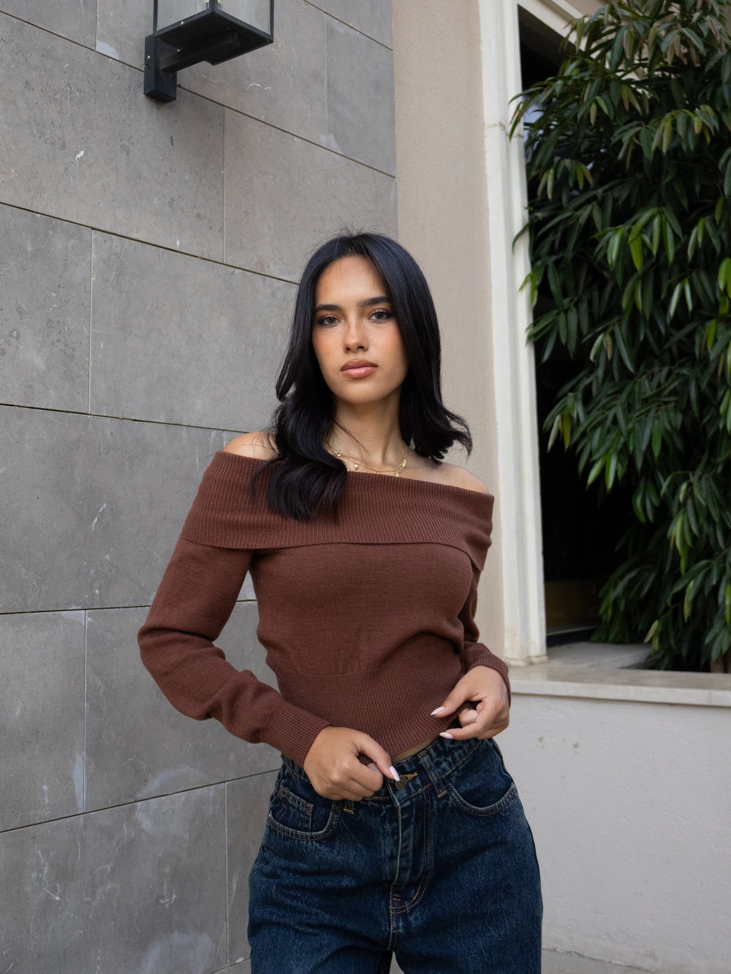 BROWN KNITTED OFF-SHOULDER TOP