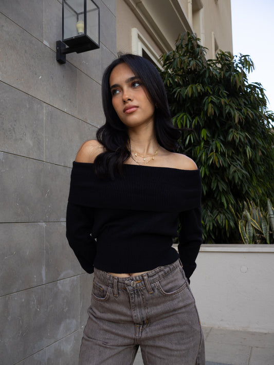 BLACK KNITTED OFF-SHOULDER TOP