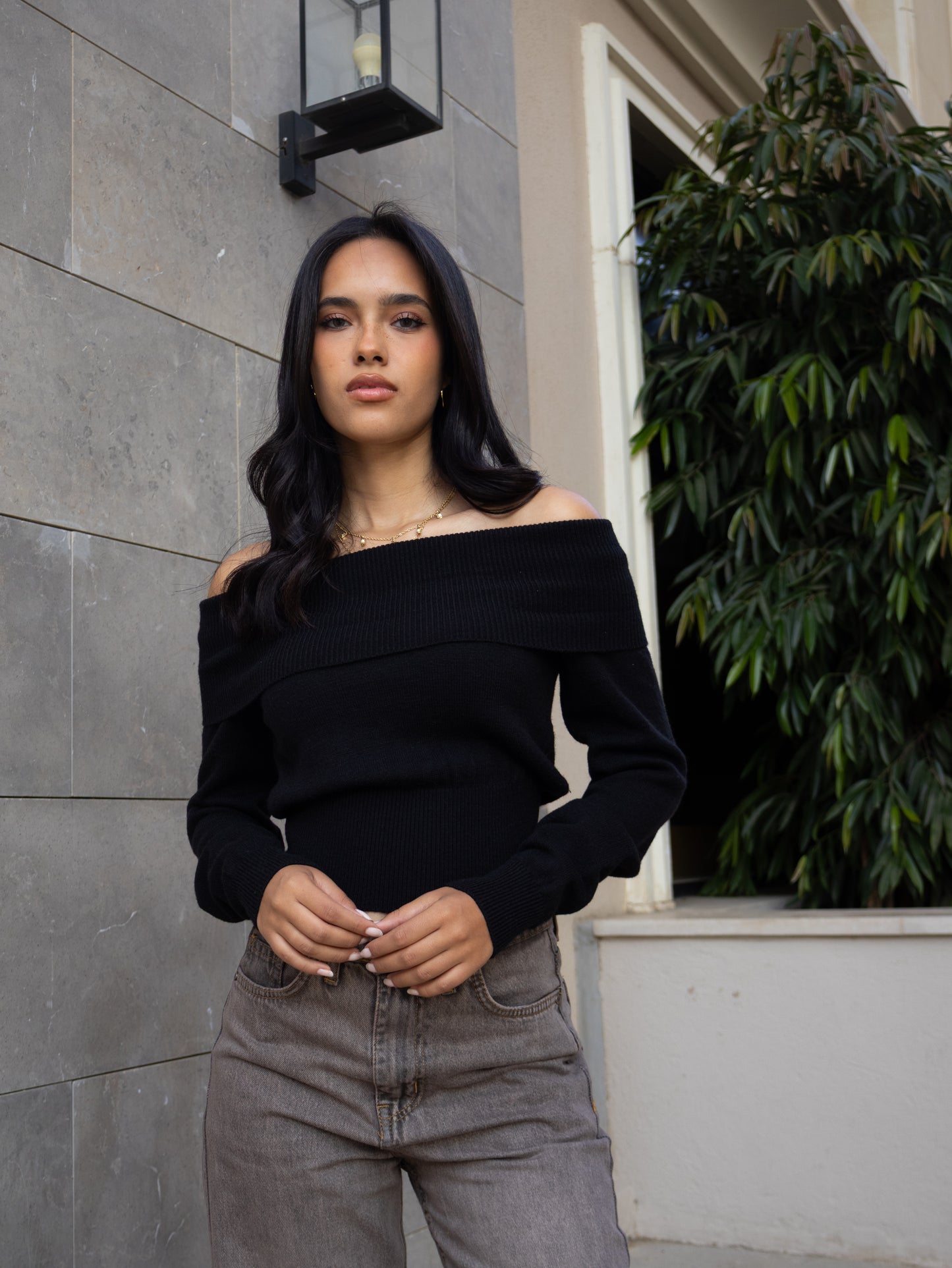 BLACK KNITTED OFF-SHOULDER TOP